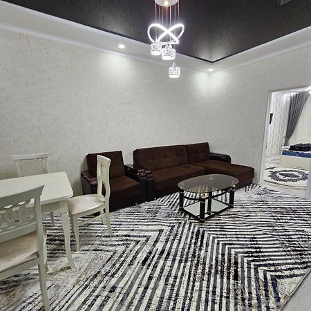 2-Х Комнатная Квартира Tashkent Esterno foto