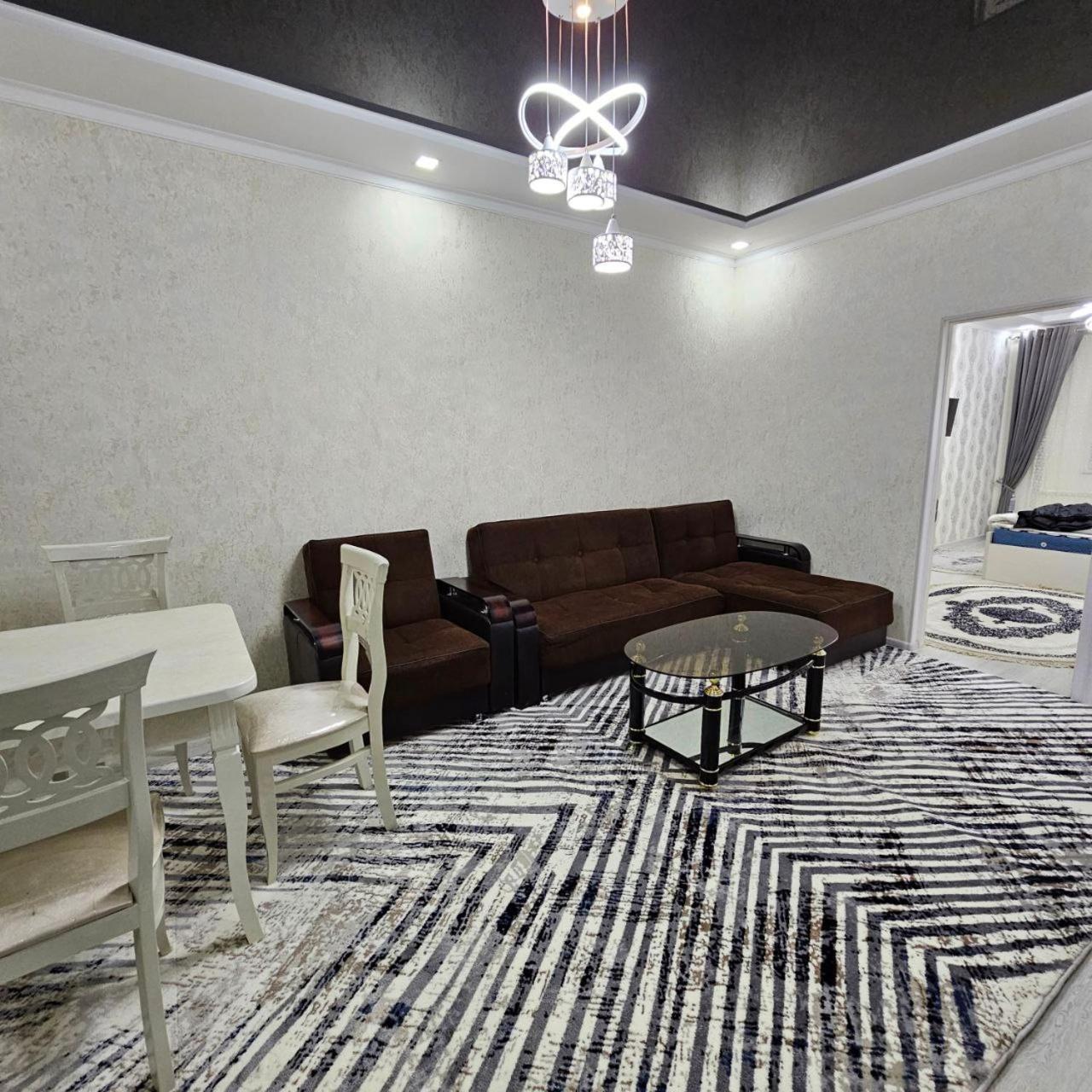 2-Х Комнатная Квартира Tashkent Esterno foto